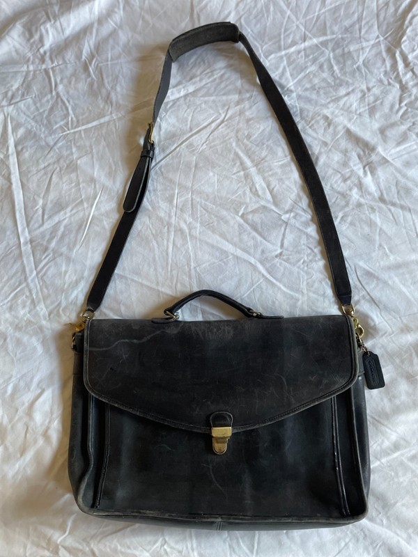 Vintage Black Leather Coach Mailbag Strap Pockets 11″H x 17″W x 3 1/2″D