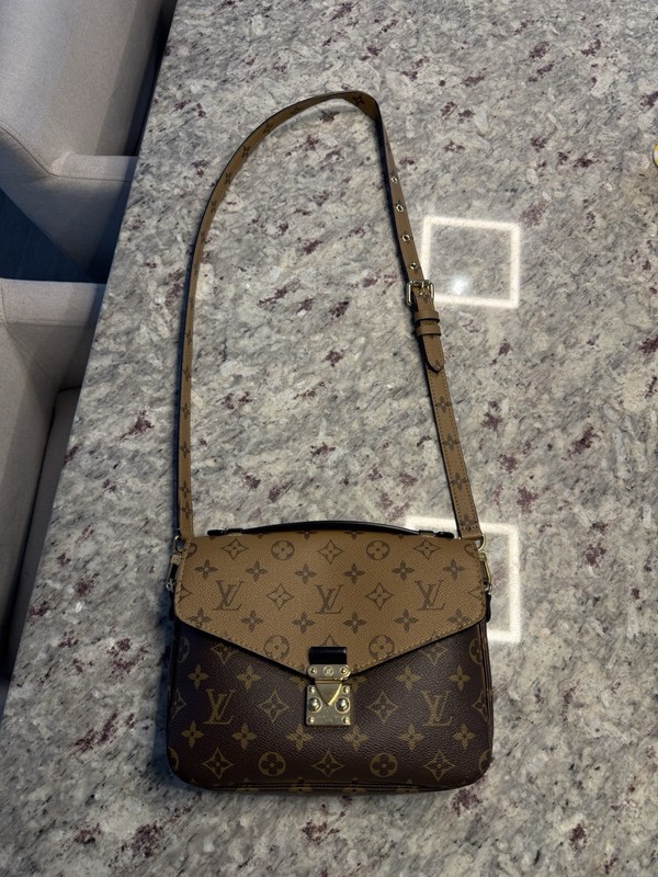 Louis Vuitton Pochette Métis Monogram Reverse