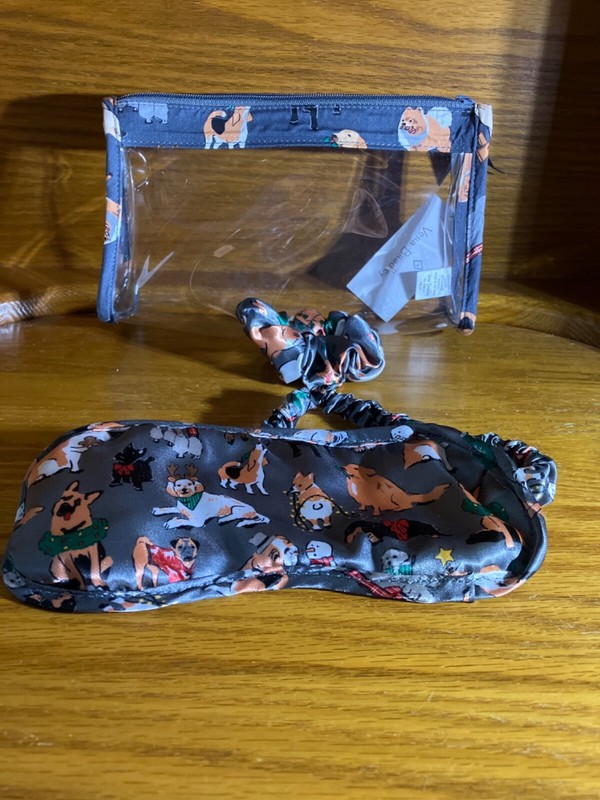 VERA BRADLEY HOLIDAY GIFT SET HOLIDAY DOGS 3 PIECES NWT EYE MASK +2 MSRP $59.00