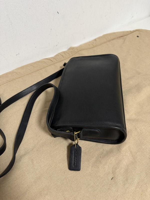 Vintage Coach Crossbody Bag Womens Small Black Leather Zip Top Turkey C6T-9944