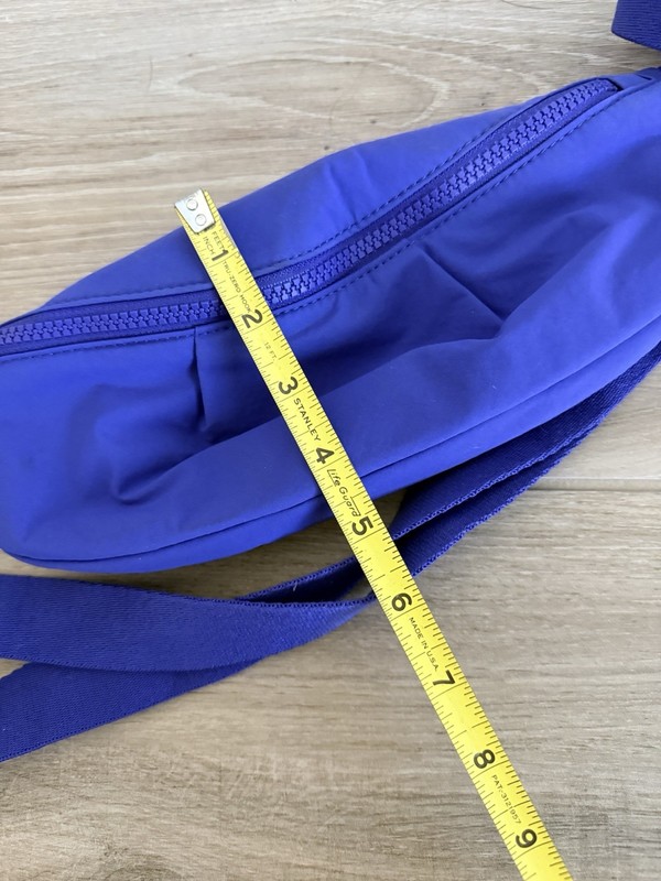 Athleta Waist Bag Fanny Pack Crossbody Kinetic Merlin Blue Purple Adjustable Sz gallery