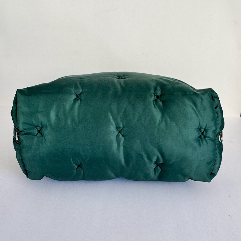 Laundry by Shelli Segal Quilted Puffer Crossbody Purse Green Detachable Strap gallery
