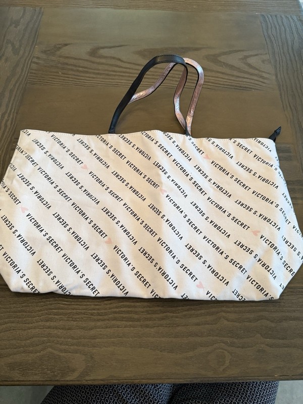 VICTORIA’S SECRET WEEKENDER SIGNATURE BLACK & WHITE TOTE BAG HTF TRAVEL RETIRED