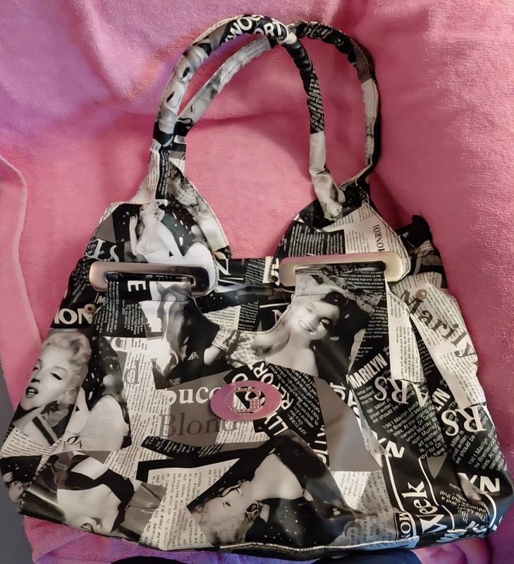 LALA-G MARILYN MONROE NEWSPAPER SHOULDER BAG HANDBAG PURSE NWOT