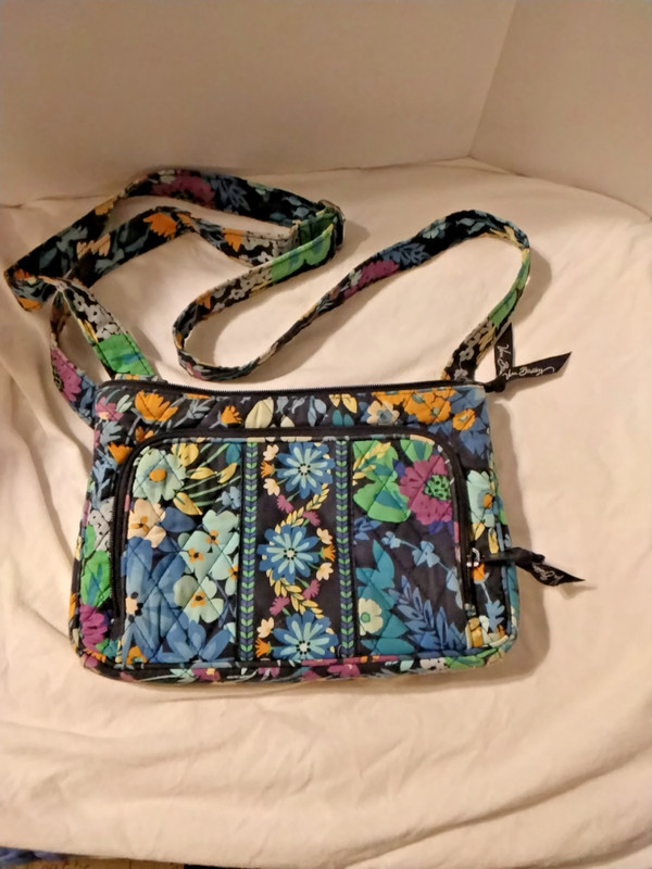 Vera Bradley Quilted Cross Bag 10in wide x 7in deep Zipped Little Hipster