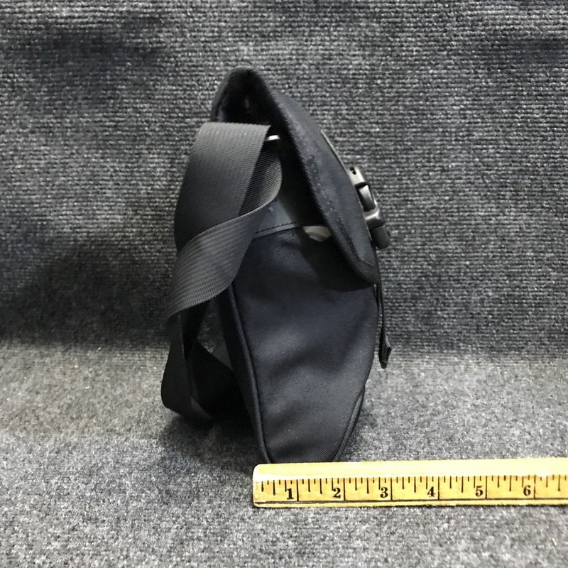 Nike BA1797-054 Black Adjustable Crossbody Shoulder Strap Bag w/ Clip Close Top gallery