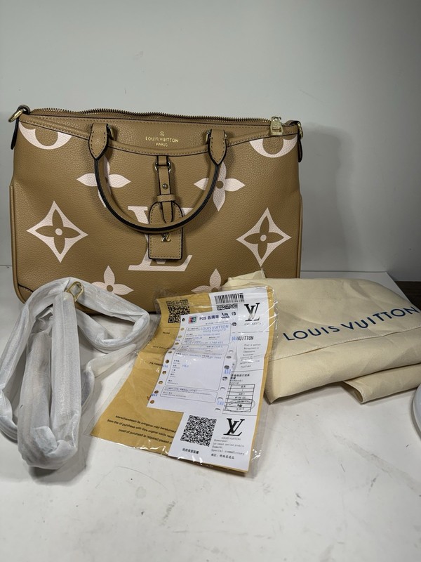 Louis Vuitton Trianon PM tote bag in the Tourterelle and Crème color