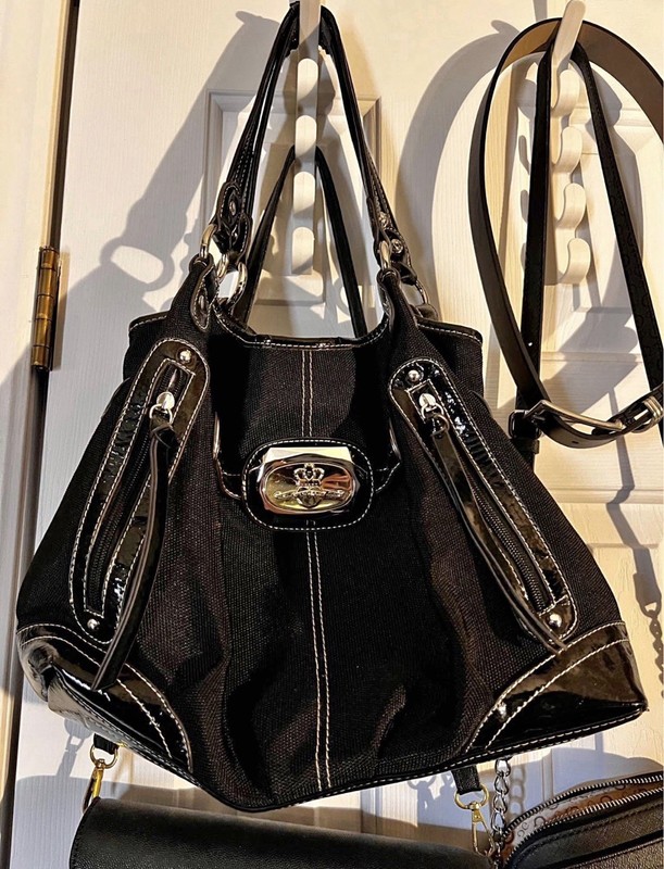 Kathy Van Zeeland Black Patent Shoulder Bag Silver Logo Plate Contrast Stitching