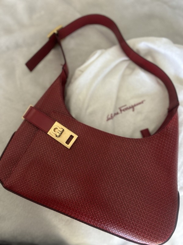 DEFECTIVE Salvatore Ferragamo Gancini Red Leather Shoulder Bag Near Mint G3D gallery