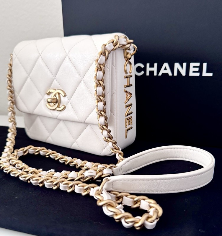 BEAUTIFUL CHANEL Single Flap Side Note White Leather Chain Bag | Microchipped