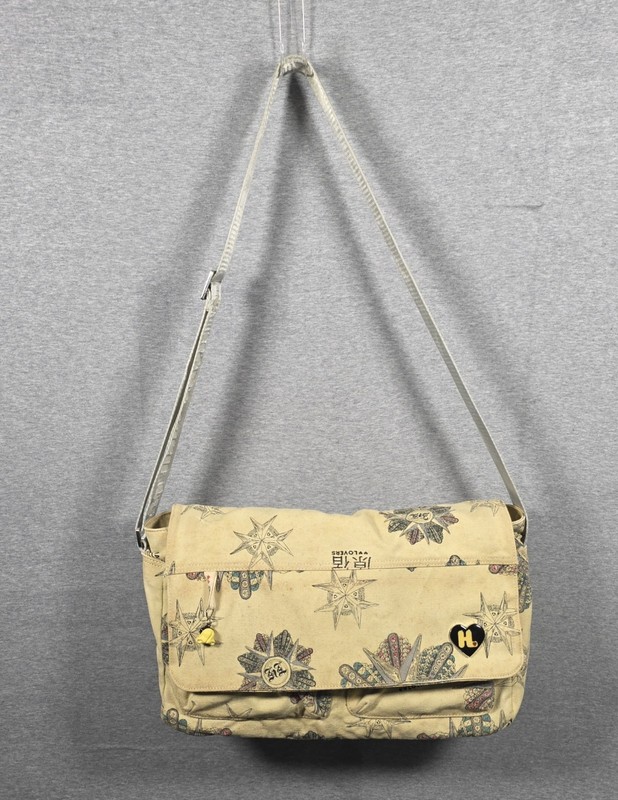 Harajuku Lovers Gwen Stefani A Fatal Attraction To Cuteness Messenger Bag Kawaii gallery