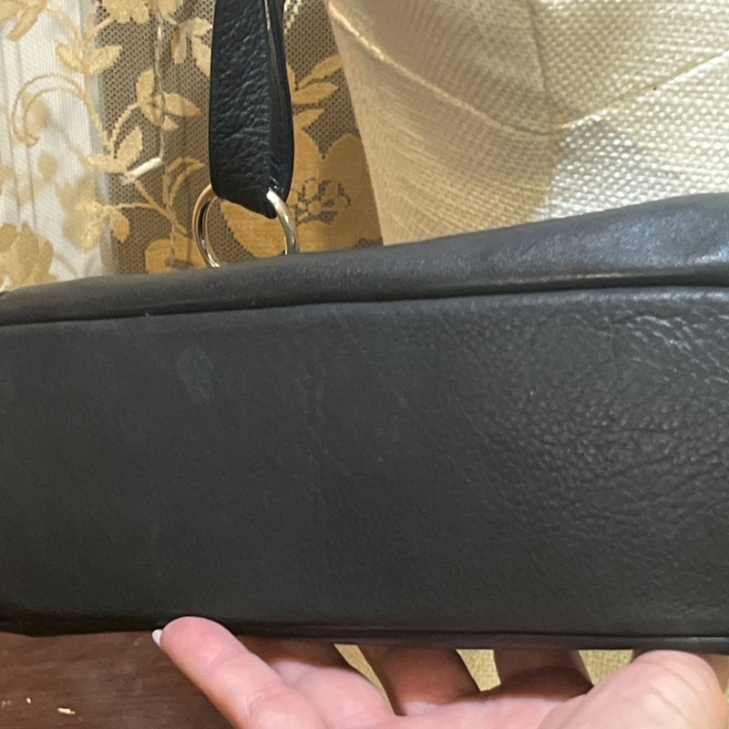 Stone Mountain Black Leather Shoulder Bag Crossbody Single Strap Gold Logo gallery