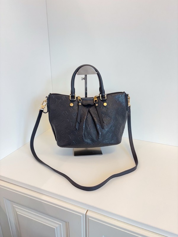 Louis Vuitton Black Full Leather Embossed Dumpling Handbag （26×21×13）cm gallery