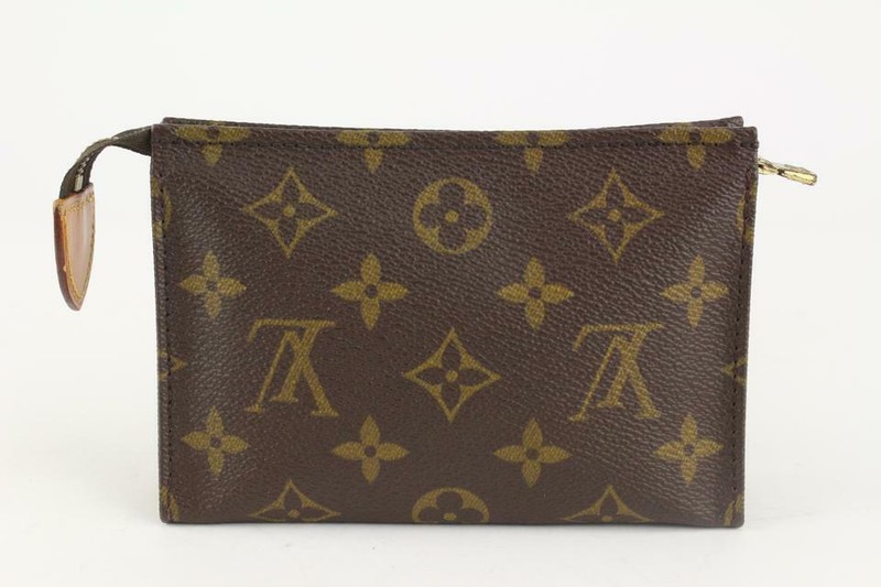 Louis Vuitton Monogram Toiletry Pouch 15 Poche Toilette 0LV323L gallery