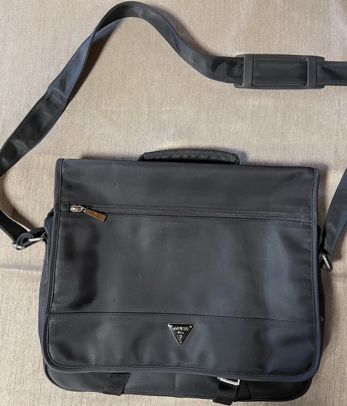 Y2K ERA GUESS, BLACK MATTE LAPTOP CROSSBODY BAG, COMMUTER, Never Used MINT!