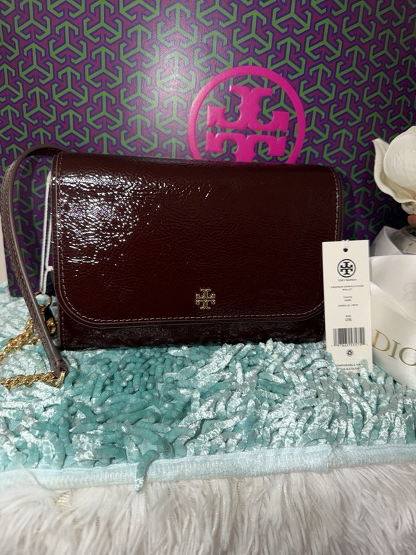 Authentic Emerson Tory Burch Crinkle Chain Wallet (Agnello/600)