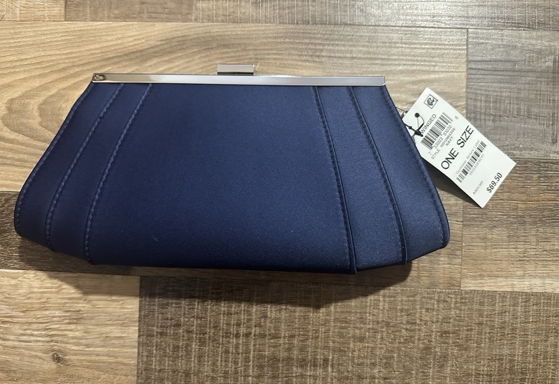 I.N.C. INTERNATIONAL CONCEPTS Framed Wing Clutch – Navy