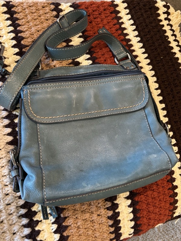 Fossil Blue Solid Crossbody Bag Zip Closure Lined Inner Pockets Crossbody Strap