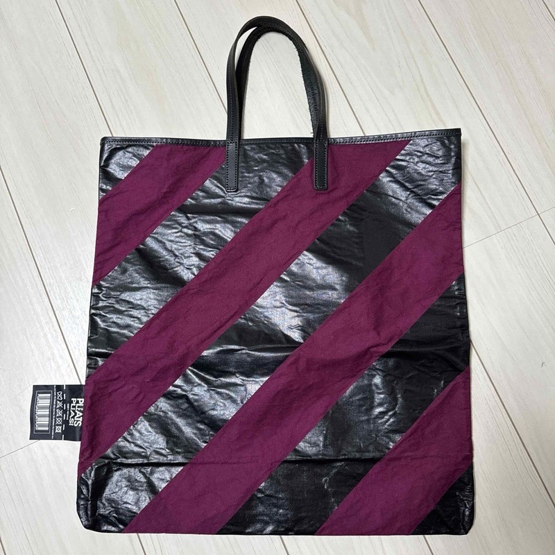 Pleat Please Tote Bag 46x48cm Women Made in Japan Luxury Modern Sleek Pre-Owned