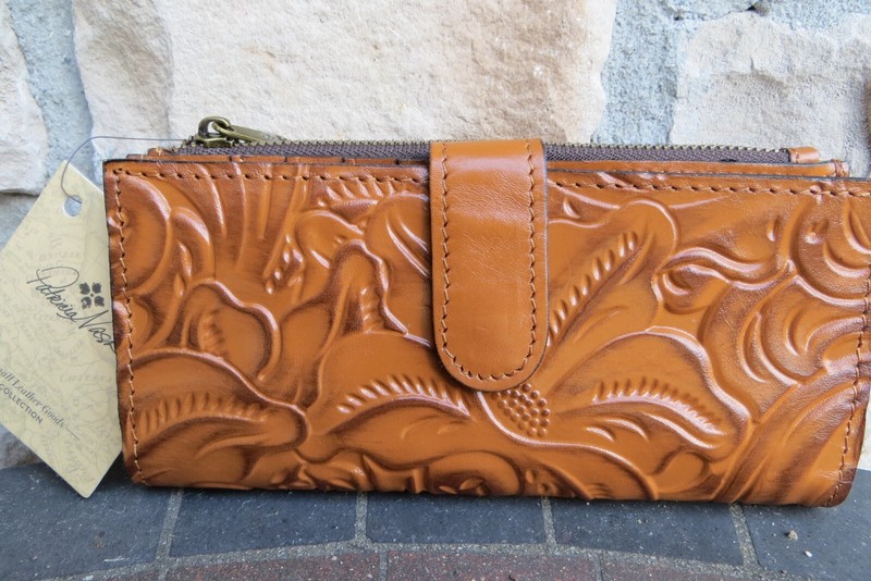 Patricia Nash NWT NAZARI Women’s Leather Bifold Wallet – Tooled Cognac