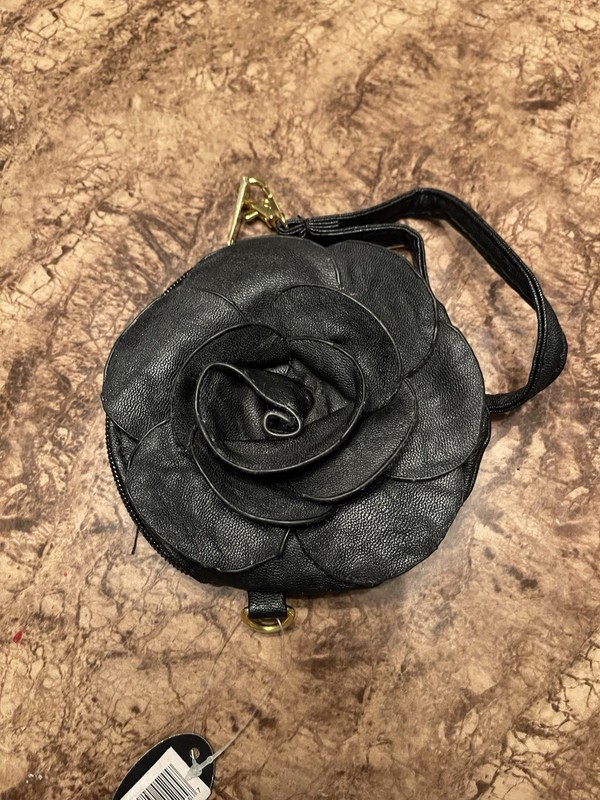 ‘Sax’ Soft Leather Change Purse Wristlet Black Zip NWT Rose Shape