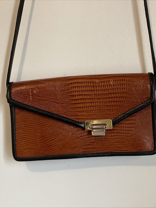 Roche Vintage Leather Envelope Tailored Crossbody Clutch Purse Cinnamon vintage