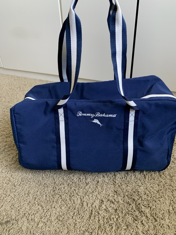 Tommy Bahama navy blue 18”x11”8” double handle lined duffle bag