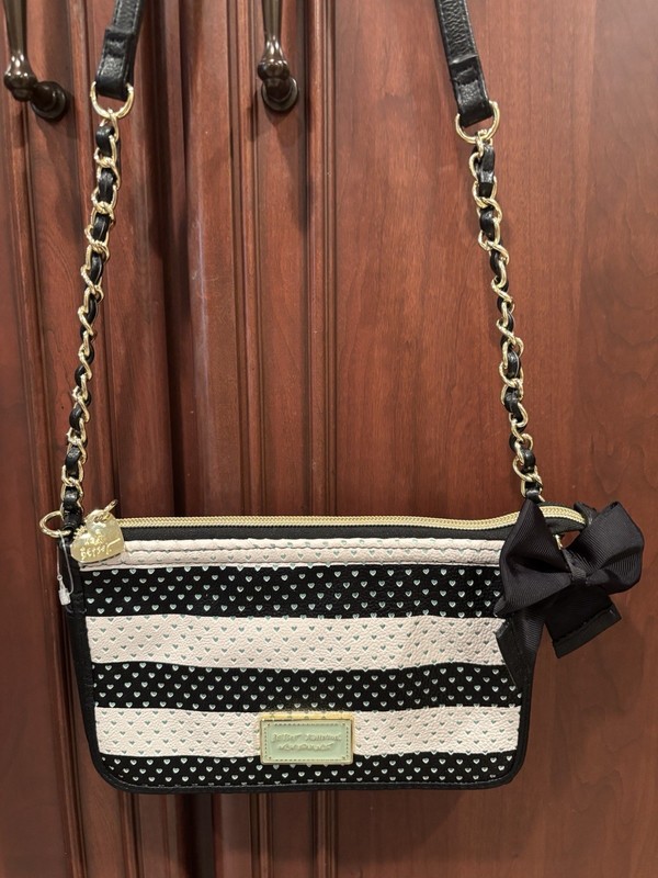 Betsey Johnson XOX Purse Black White Stripe Hearts Chain Bow Crossbody Excellent gallery