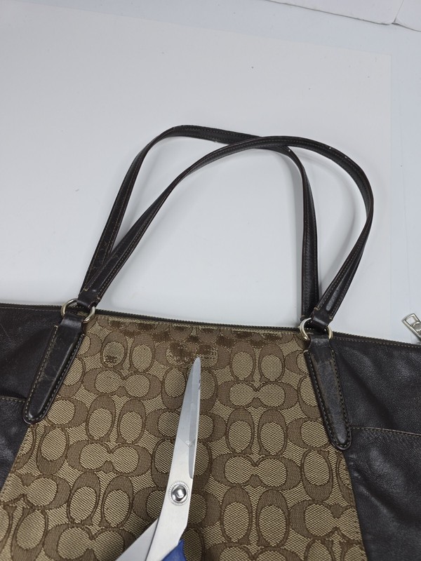 Vintage Coach New York Ava Signature Zip Canvas Leather Bag Made In Vietnam gallery