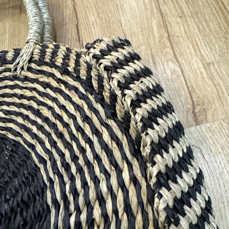 LUCKY BRAND Straw Woven Tote Handbag Lined 17" X 16" Round Black Tan Beach gallery