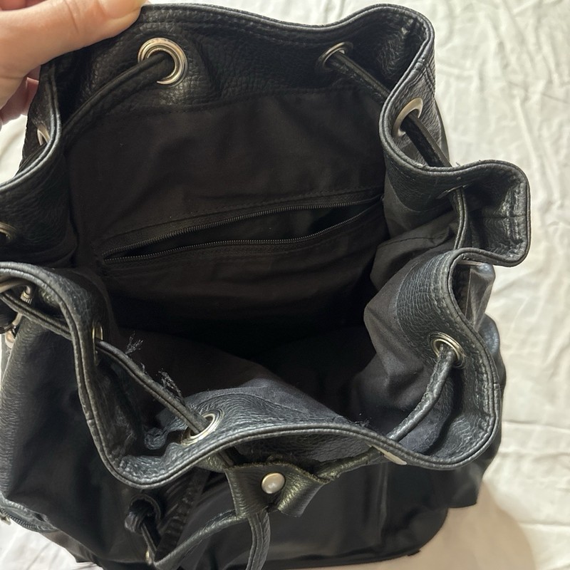 GUESS Black Pebbled Drawstring Backpack Zip Pockets Silver Hardware Detach Strap gallery