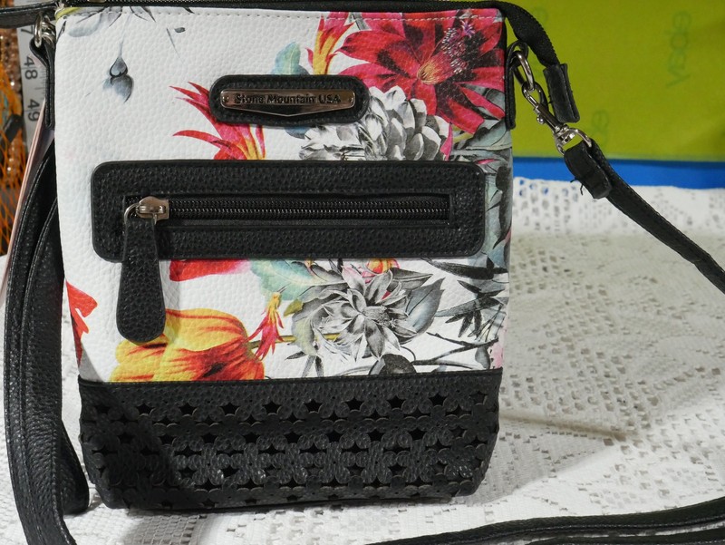 NWT STONE MOUNTAIN BONDED LEATHER PEBBLED THE SYDNEY 3 BAGGER CROSSBODY PURSE