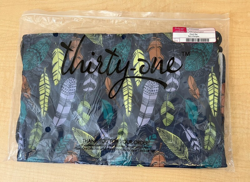 NEW Thirty One 31 Cinch Sac Bag Navy Blue Falling Feathers