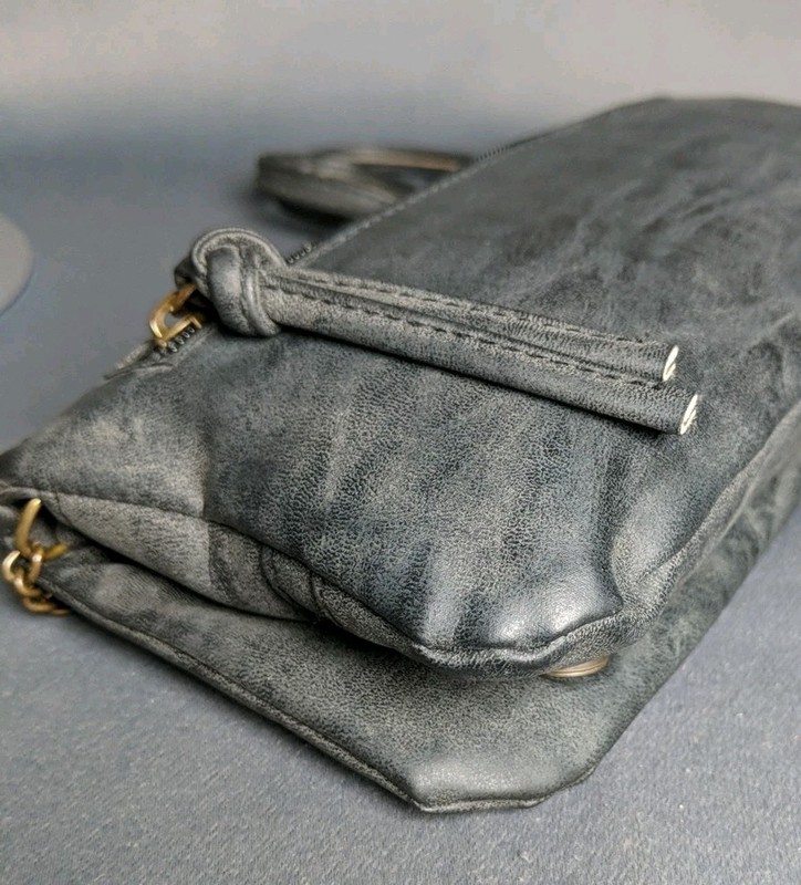 GORGEOUS MISSIMO MARBLED BLACK AND GRAY CROSSBODY BAG W/CC SLOTS AND POCKETS gallery