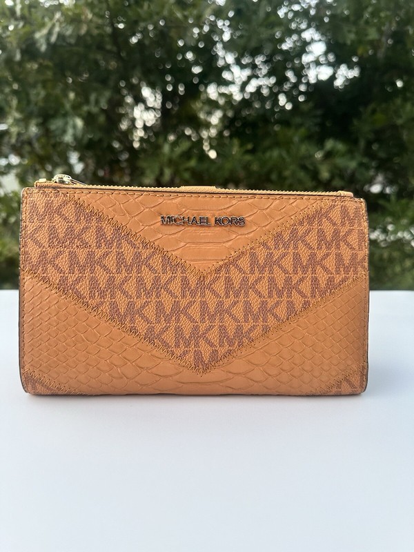 Michael Kors Jet Set Travel Large Wallet Embossed Mk Logo double Zip Wristlet