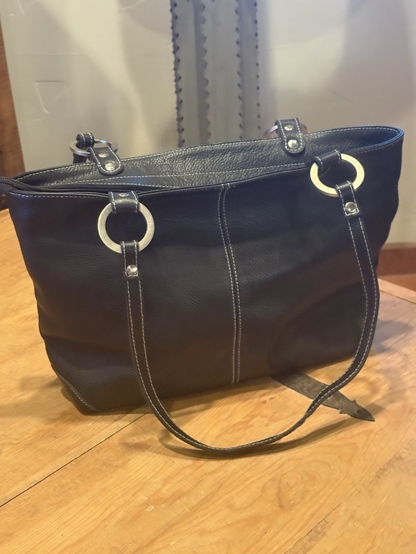 Black Pebble Leather OMBU Shoulder Purse