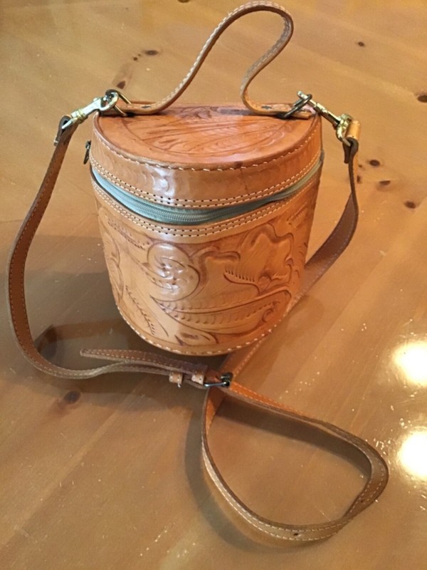 HAND TOOLED LEATHER ZIP-AROUND CONVERTIBLE PURSE / CASE MADE IN PARAGUAY *GOOD*