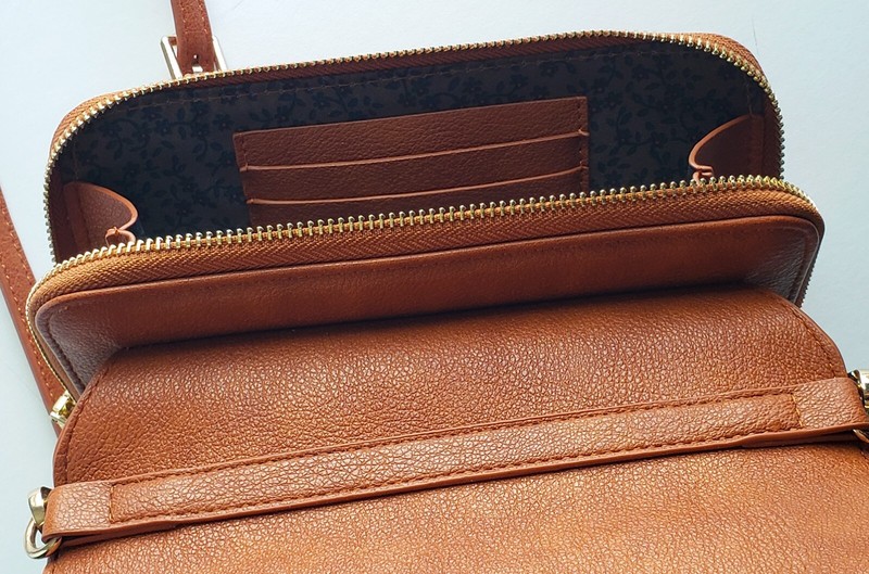 Purses mint condition, zippered/flap, 1-owner 8"x5"x1" and 7"x5"x1" $30 for both gallery