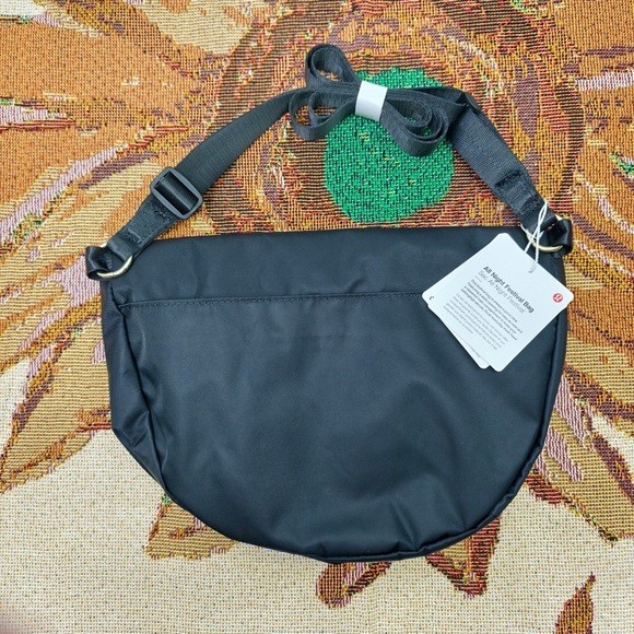 lululemon athletica Festival Bag 5L • Black/Gold gallery