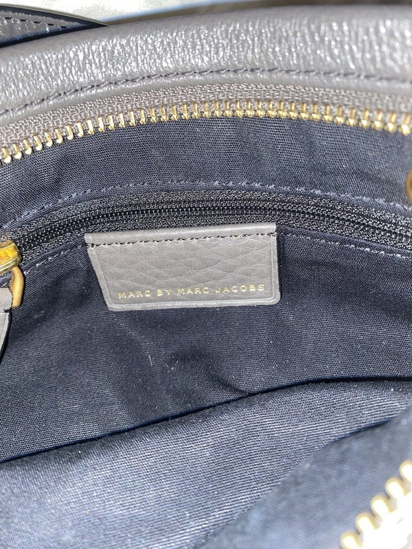 Marc Jacobs Pebbled Gunmetal Gray Leather Cross Body Bag Purse Adjustable Strap gallery