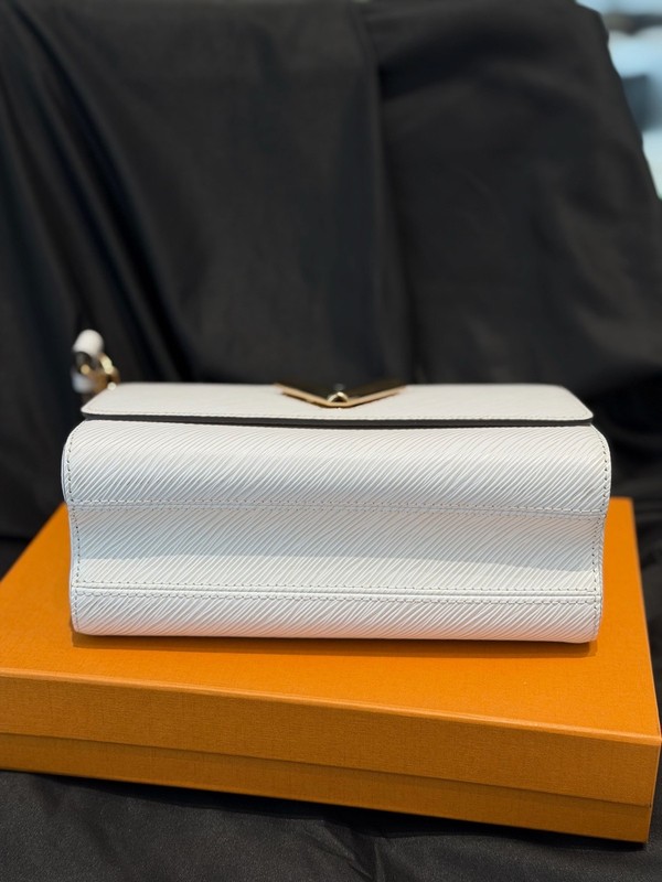 Louis Vuitton Pre-Owned Authentic Luxury Handbag White 23 bottom length gallery