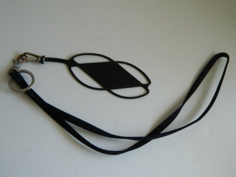 VERA BRADLEY 18″ Lanyard w/ Key Ring Navy Blue & The Smart Catch Device Holder