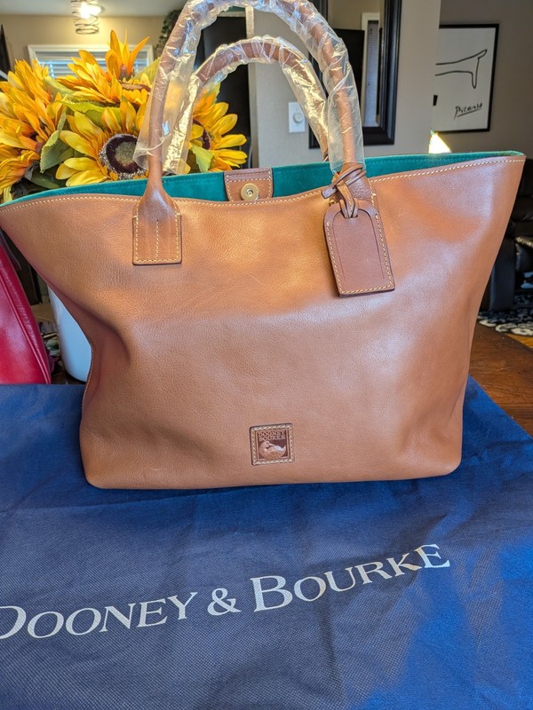 Dooney and Bourke Medium Russel Florentine leather in NATURAL Nwt