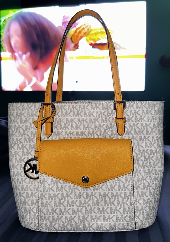 MICHAEL KORS Jet Set Medium Pocket Multifunction Tote Bag Sunrise