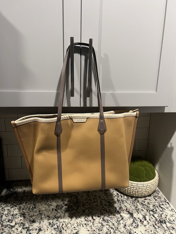 Tory Burch Perry Large Leather Tote – Clam Shell gallery
