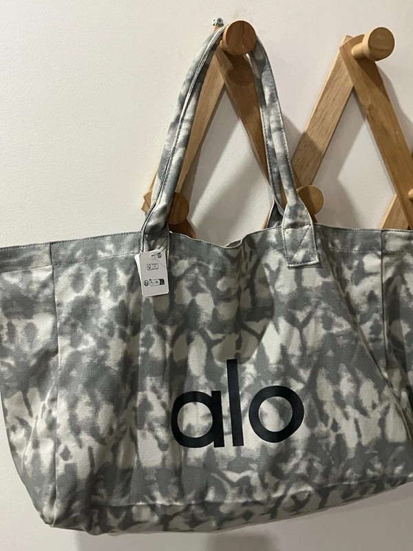 ALO Yoga Gray Tie Dye Tote Bag Canvas Large Gym Travel Bag NWT Authentic