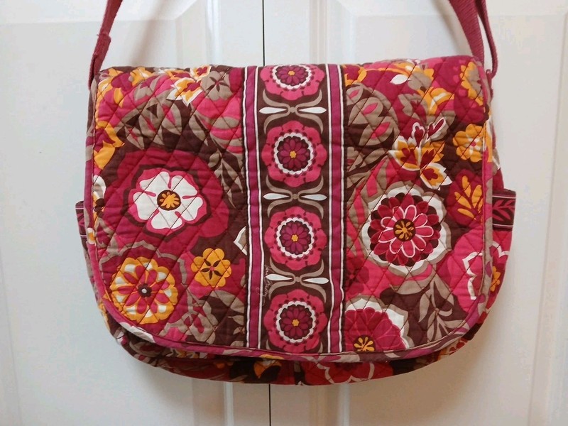 Vera Bradley “Carnaby” Messenger Laptop Style Bag 14″×11″×3″ EUC