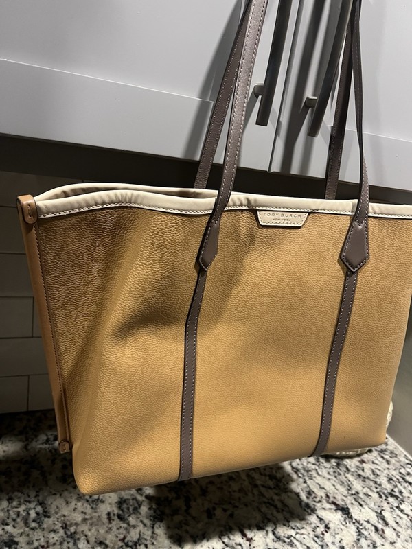 Tory Burch Perry Large Leather Tote – Clam Shell gallery