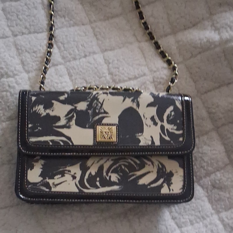 Betsey Johnson Black Beige Floral Chain Accent Shoulder Bag Magnetic Women’s