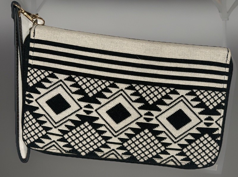 RIP CURL Bonita Aztec Wristlet W/ Strap Tribal Print 9.5” X 5.5” Black & White gallery